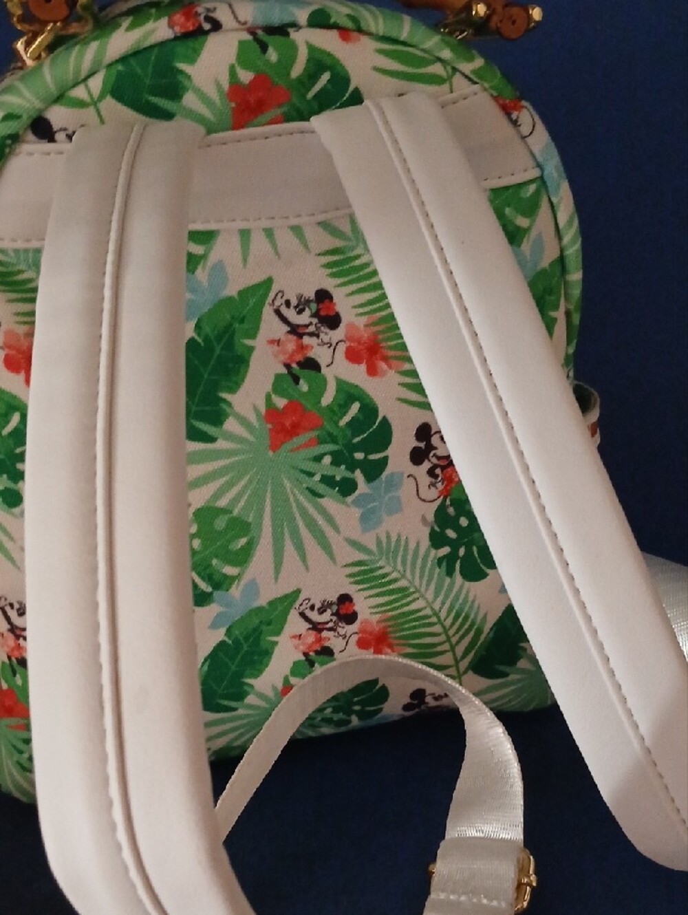 Loungefly White & Green Mickey Tropical Leaf Mini Backpack Like New - Picture 4 of 8